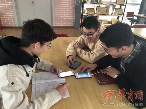 电商平台夸夸群服务火爆引热议
